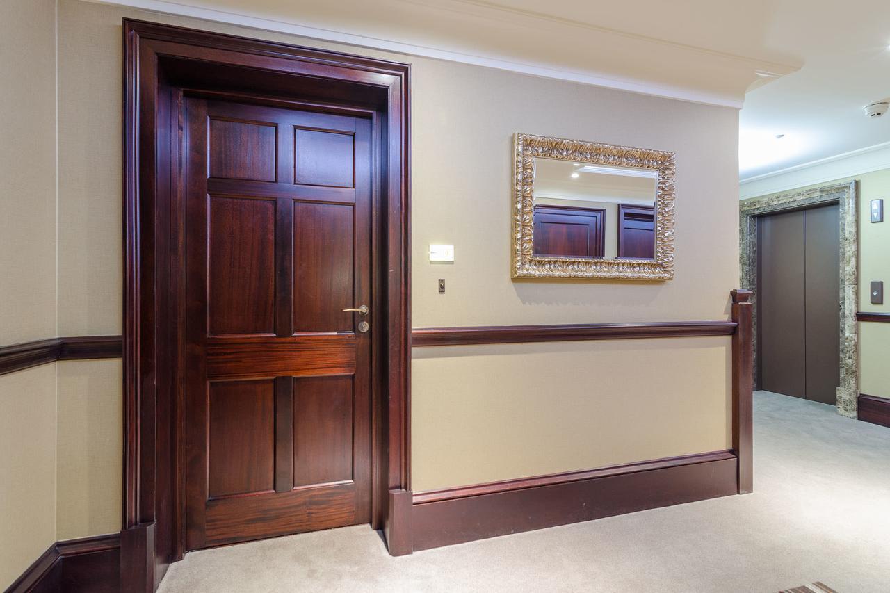 Custom House Square: Cathedral Quarter Apartment Belfast