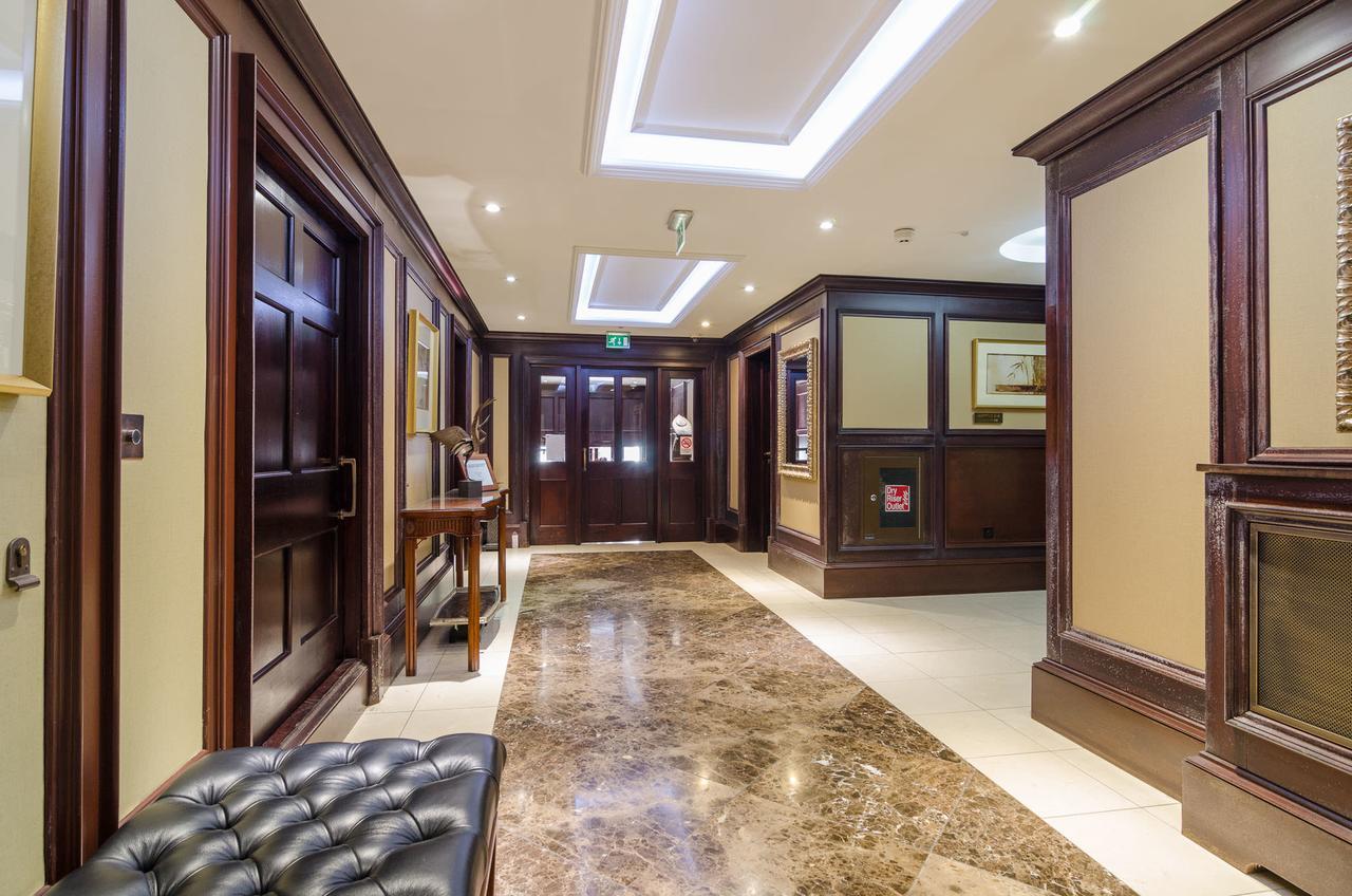 Custom House Square: Cathedral Quarter Apartment Belfast